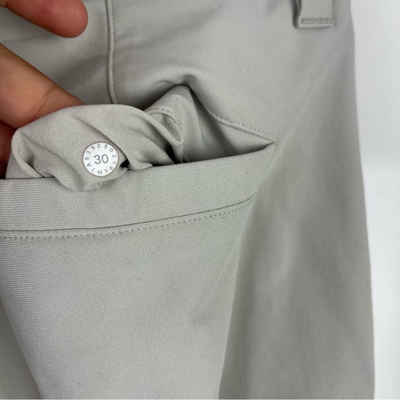 Lululemon Commission Shorts Relaxed 11" Men's Size 30 Flat Front Athletic Chinos - Picture 6 of 6